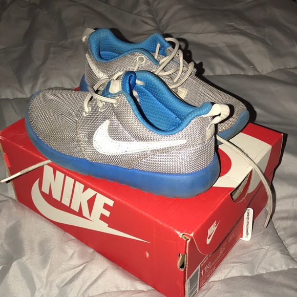Toddler Nike Roshe sneakers